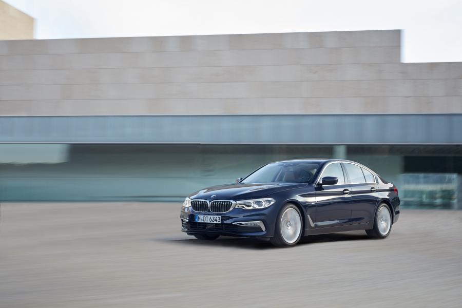  BMW 530d xDrive Sedan Luxury Line 2017 года  (WW) (фото 48 из 61)